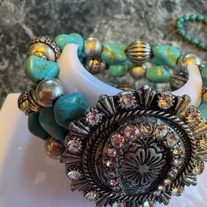 Turquoise Chip and Silver Concho Stretch Bracelet - Unbranded